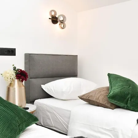 Luxury Emerald *