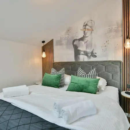 Luxury Emerald