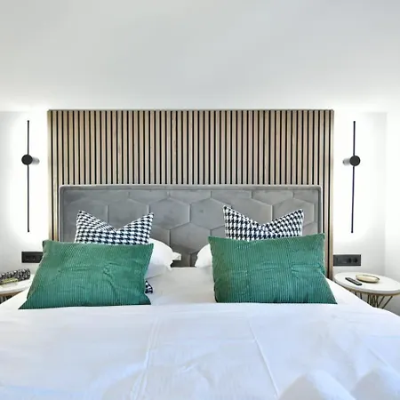 Luxury Emerald